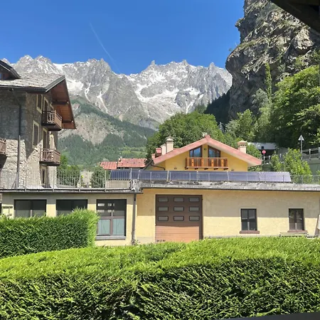 A Due Passi Da Courmayuer Apartment *